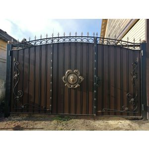 Ворота кованые «Греция» металлические арочные со смещением